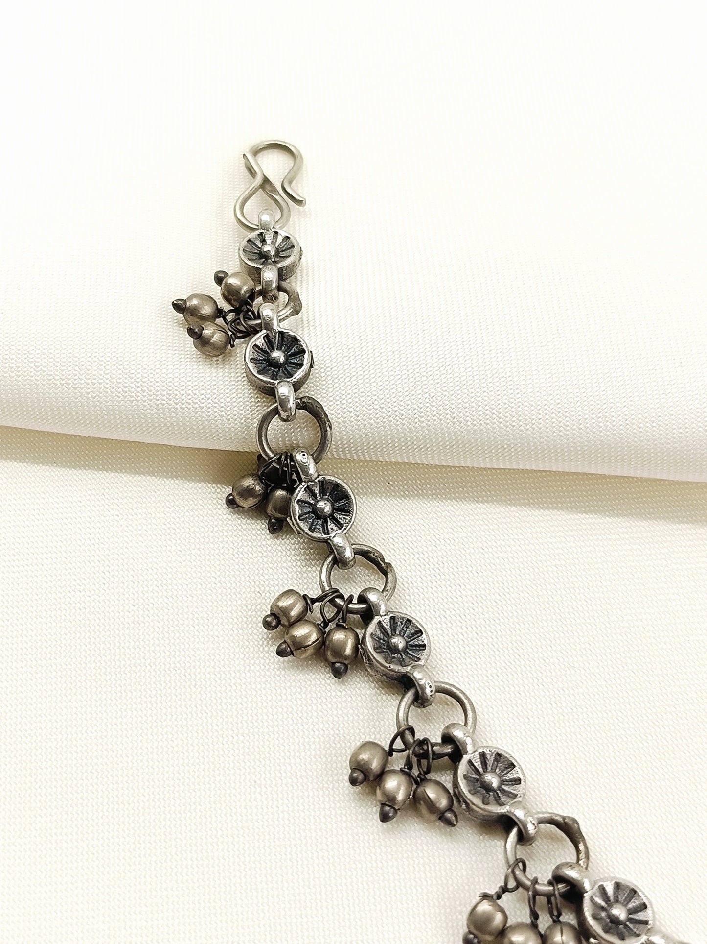 Jeevika Plain Oxidized Silver Mathapatti