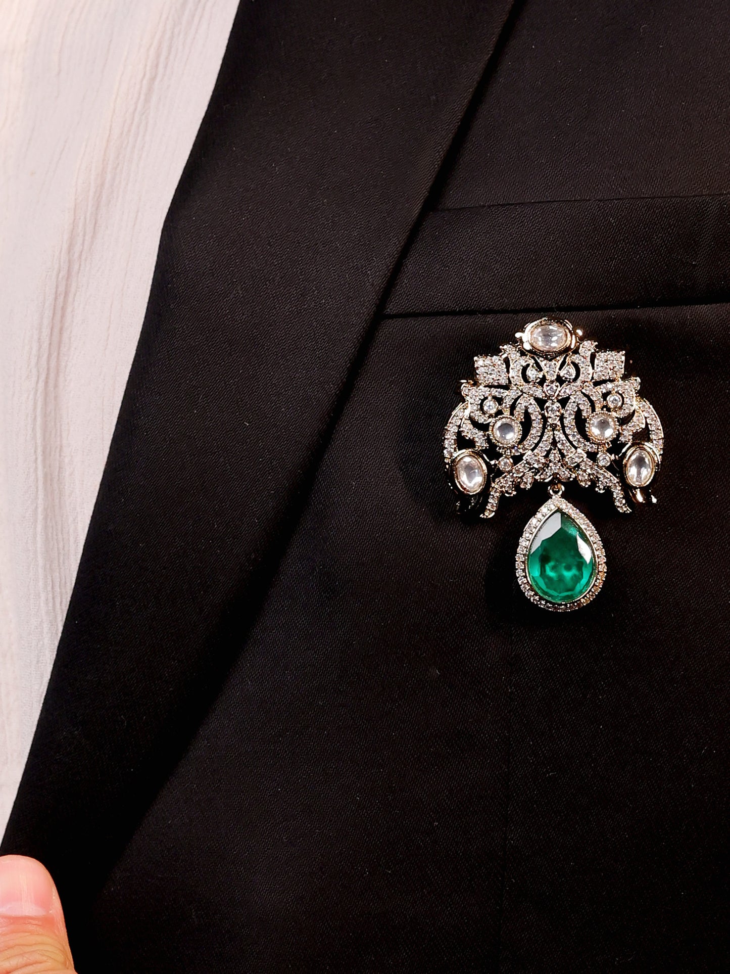 Rishant Green Men's Brooch