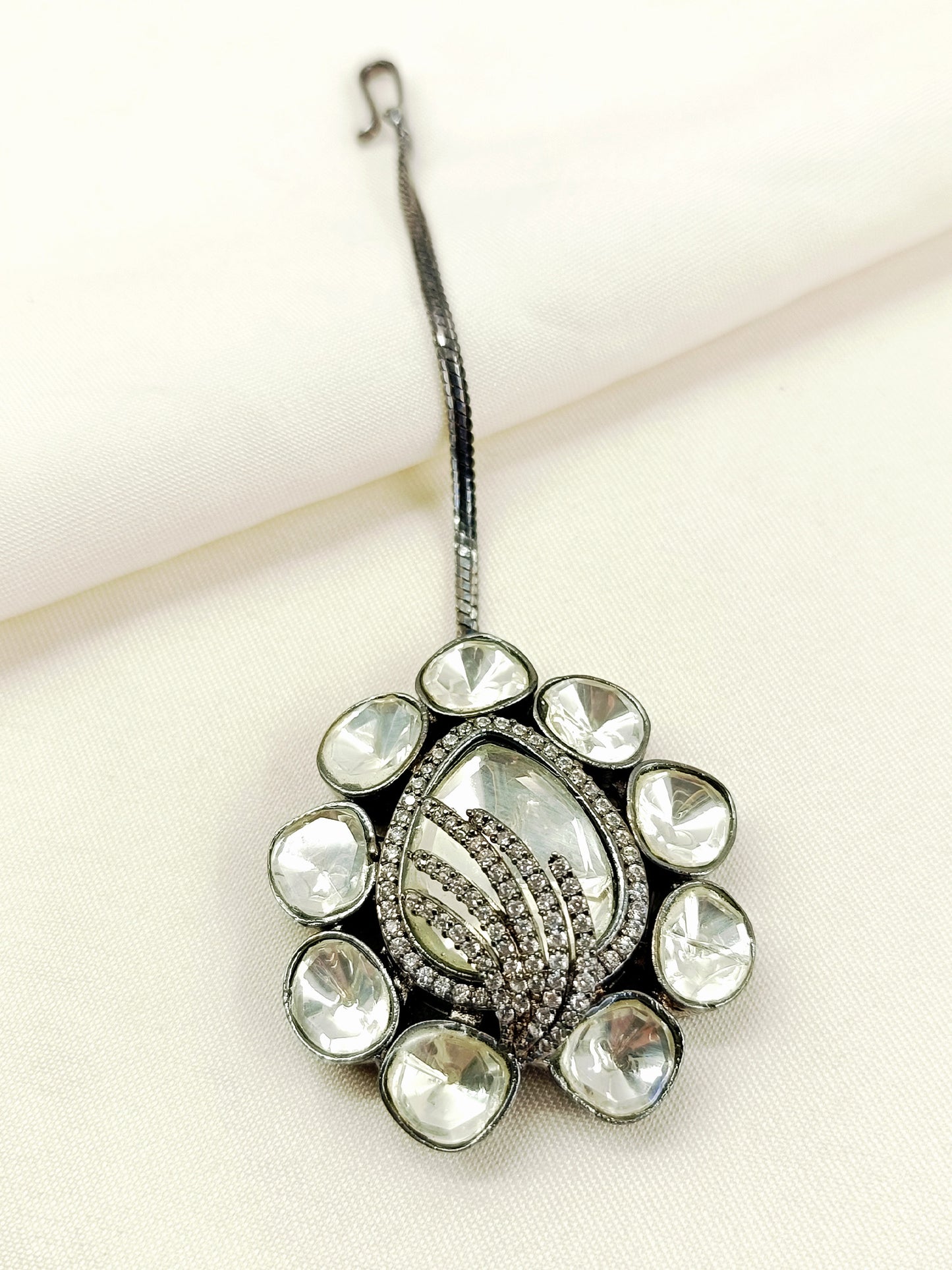 Sulakshna Grey Victorian Necklace Set