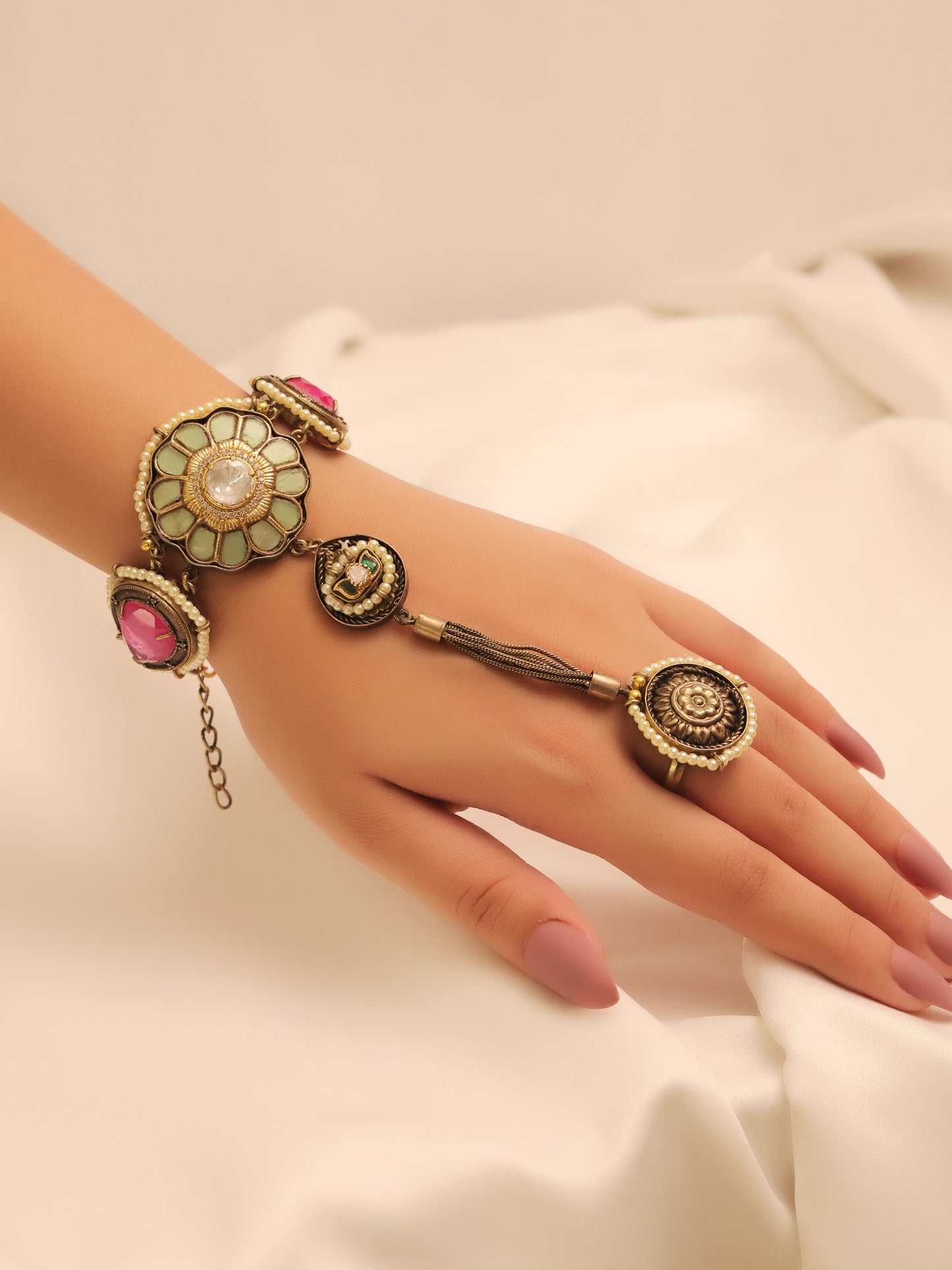 Madhavika R&G Boutique Hathphool
