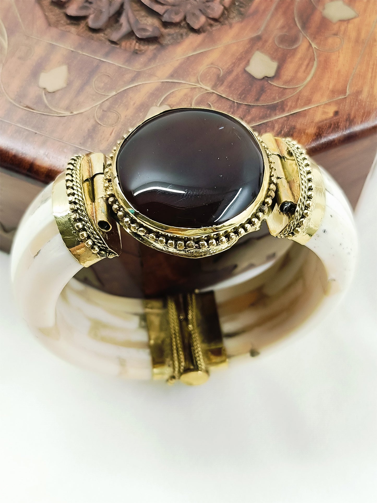 Vineent Brown Men’s Royal Agate Stone Tribal Bone Bracelet
