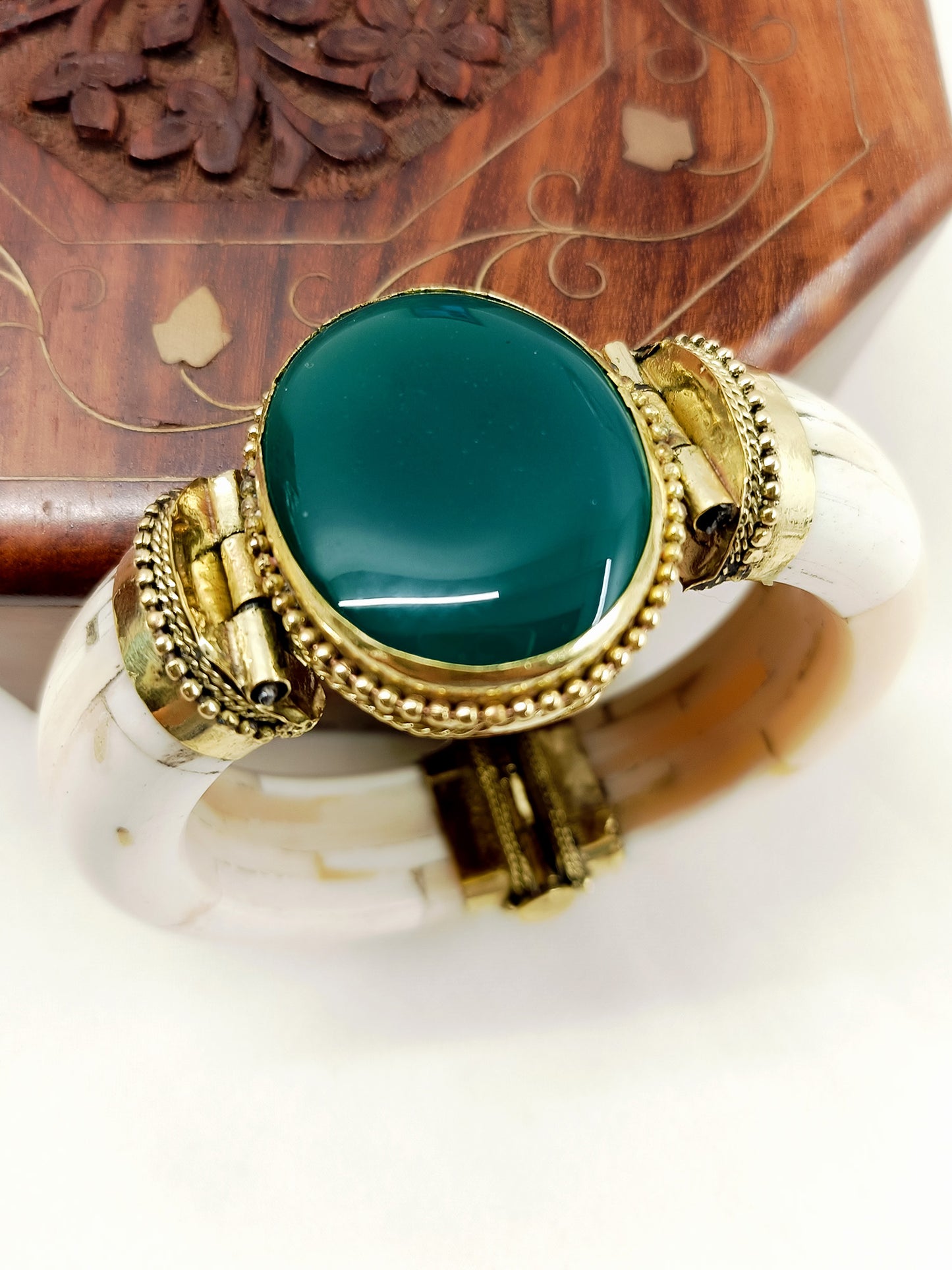 Vrnav Men’s Royal Green Onyx Stone Bone Bracelet