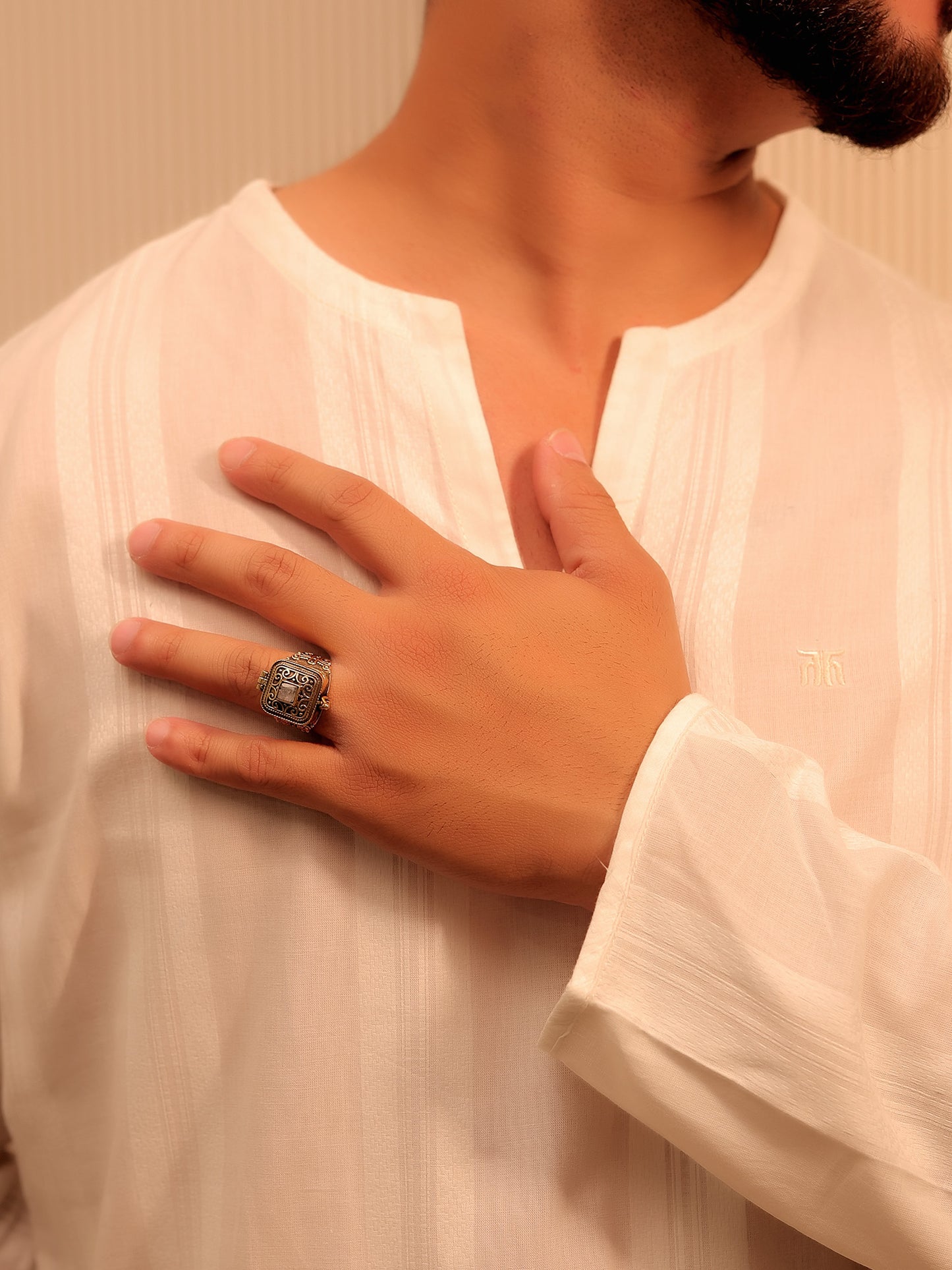 Haridra Grey Men's Finger Ring