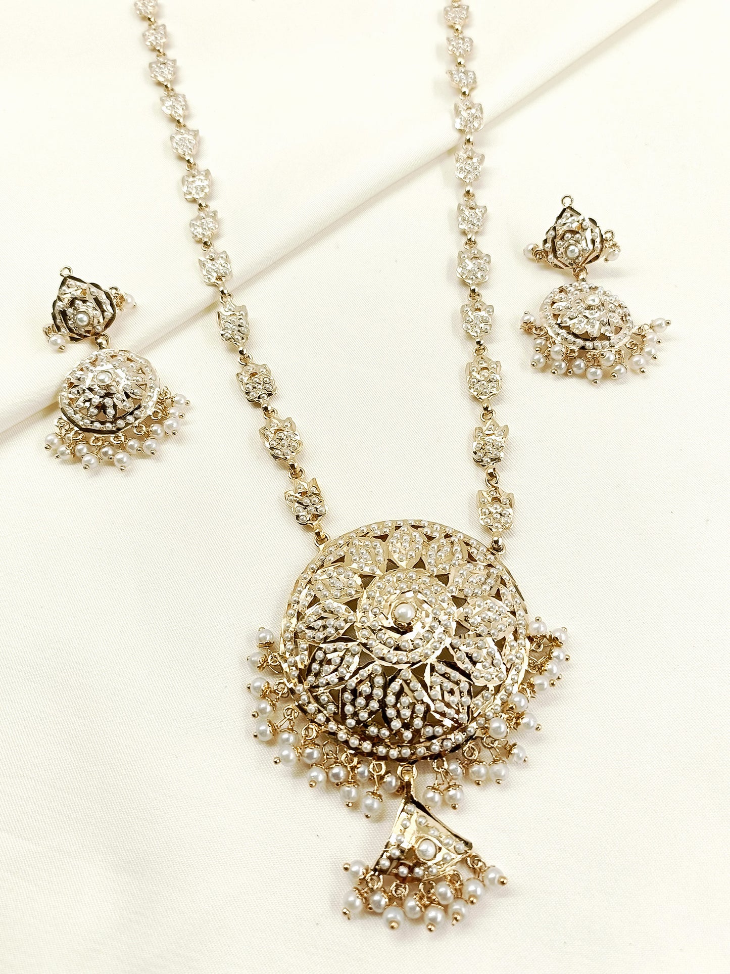 Demira White Pearl Jadau Necklace Set