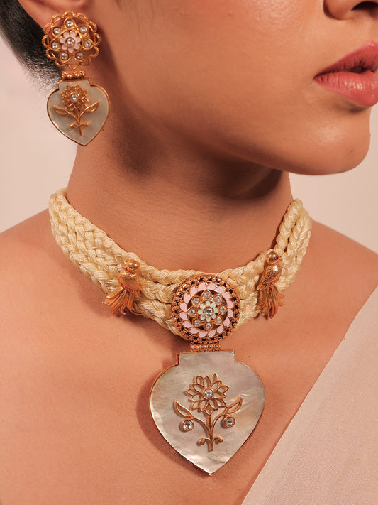 Saira White Thread Boutique Choker Set