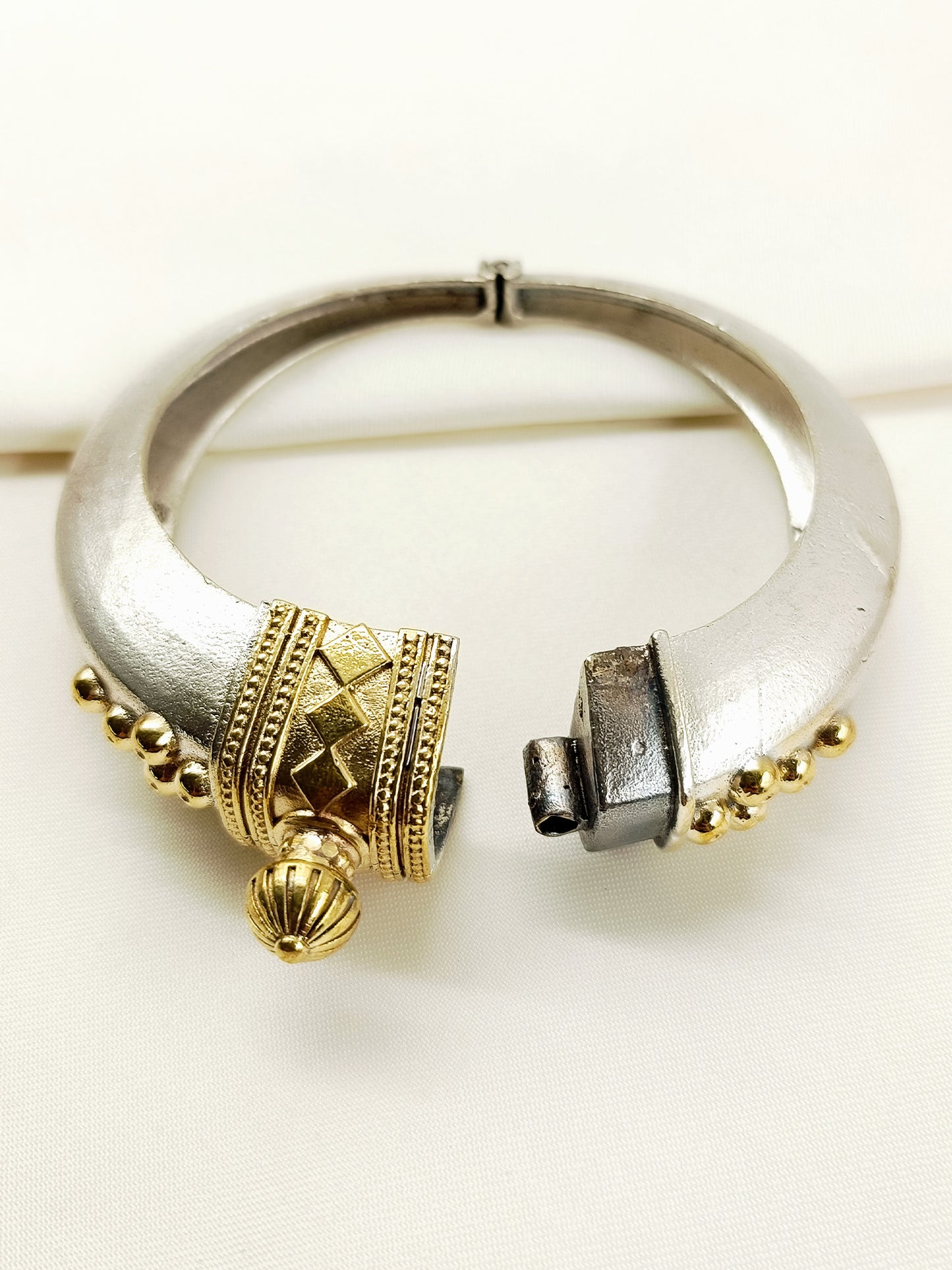Jasmin Two Tone Oxidized Kada