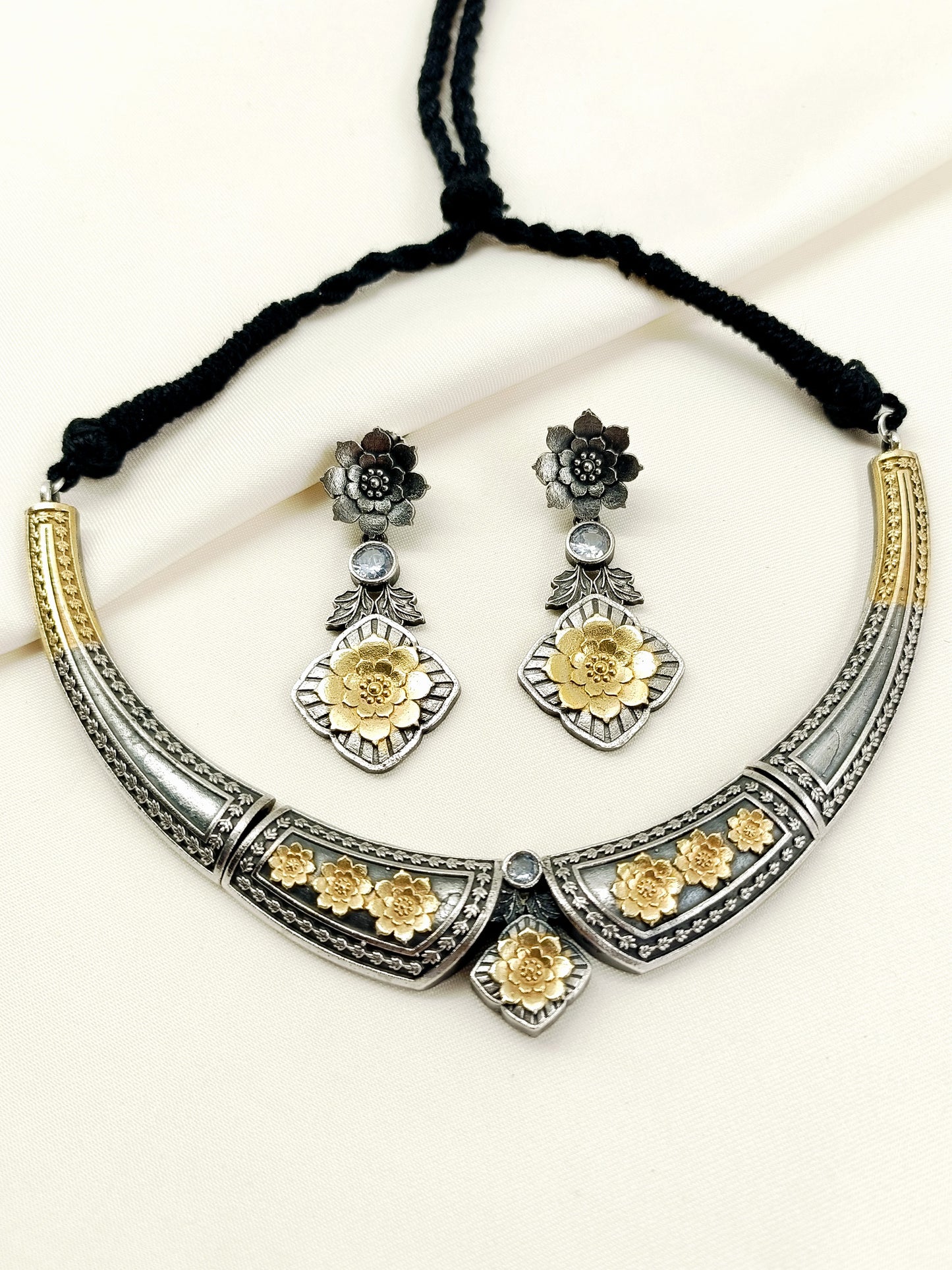 Zienna White Oxidized Choker Set
