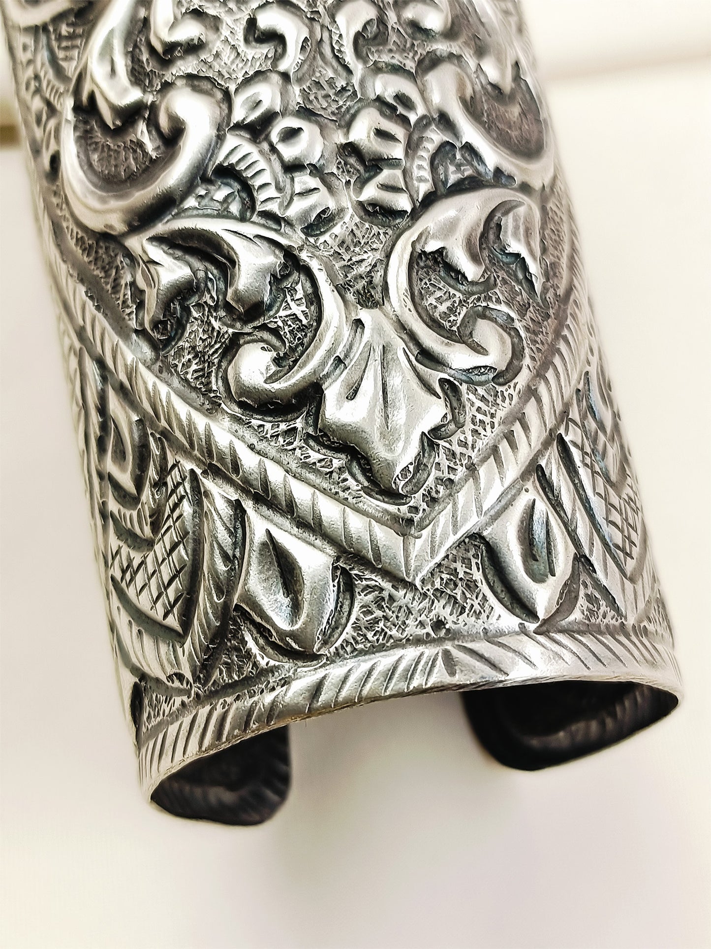 Vihari Silver Oxidized Men's Bracelet