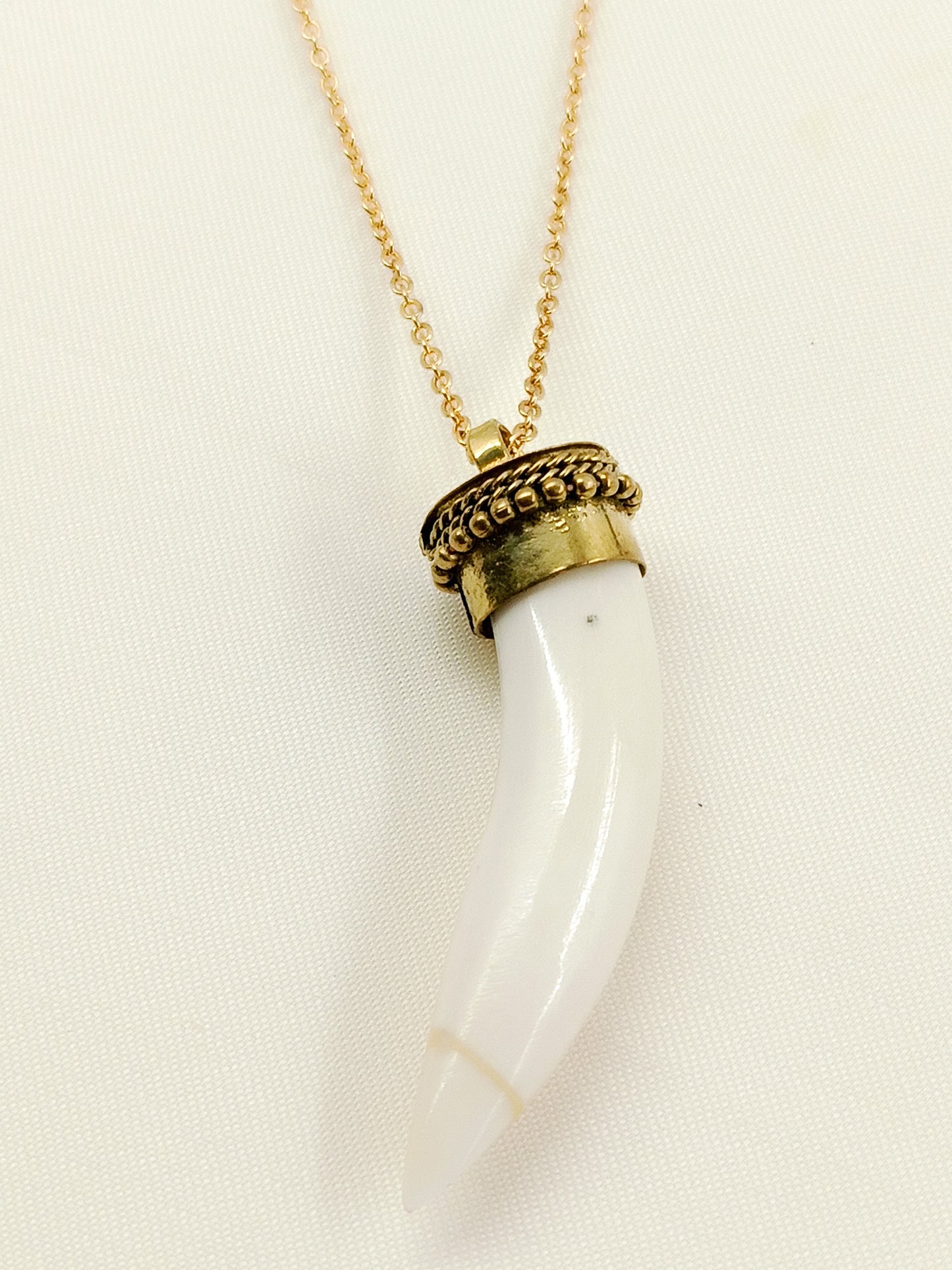 Apayajit White Bone Men's Neckpiece