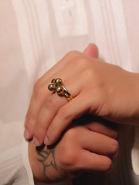 Adeeva Golden Men's Finger Ring