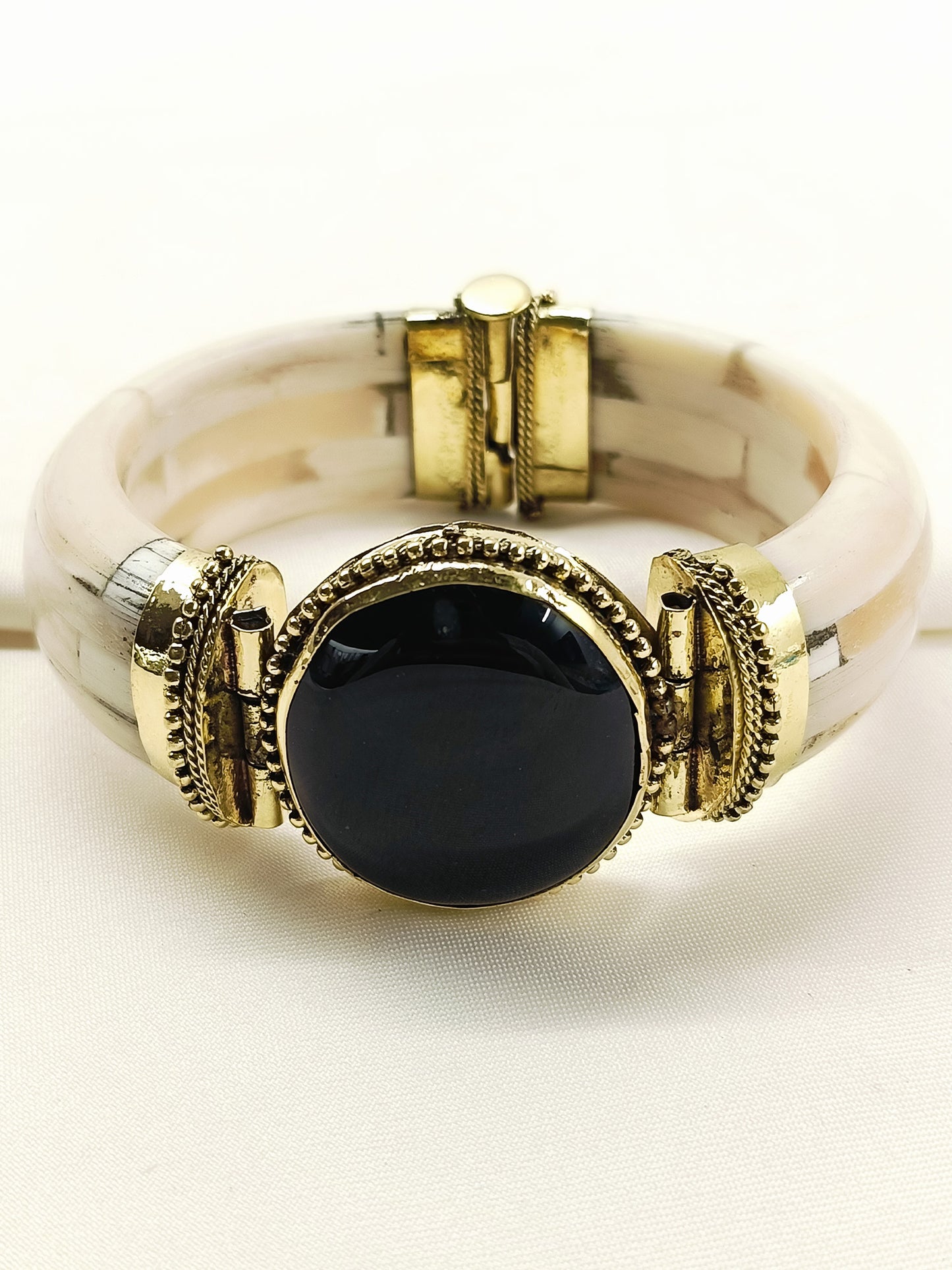 Idhik Men’s Royal Black Onyx Stone Tribal Bone Bracelet