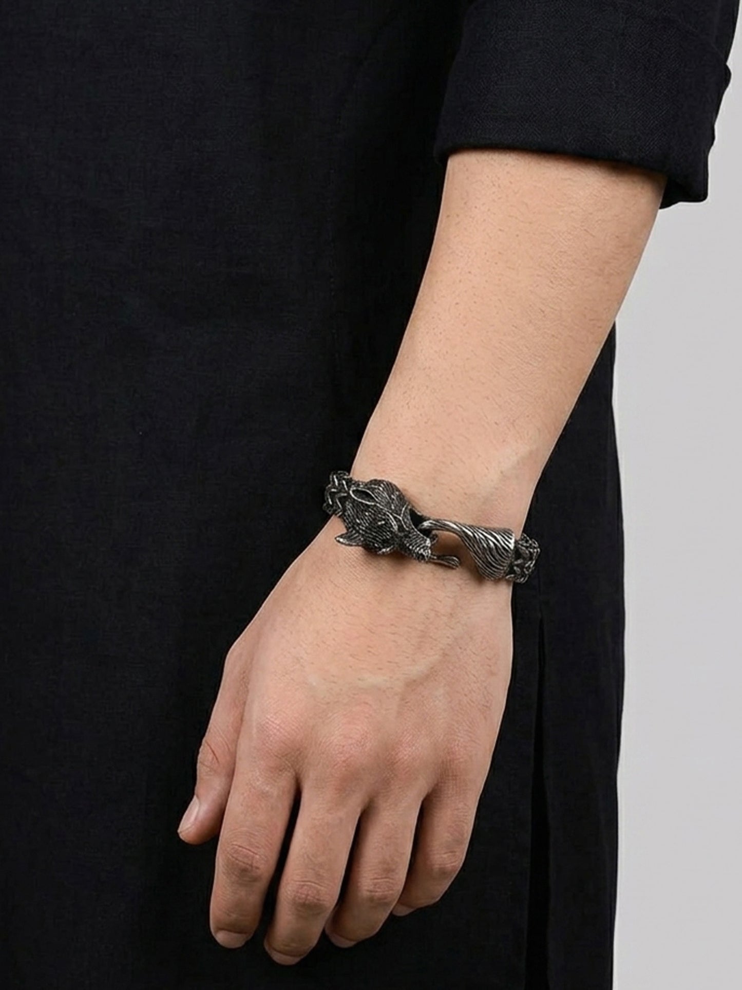 Kaiyen Black Men's Wolf Head Chain Bracelet