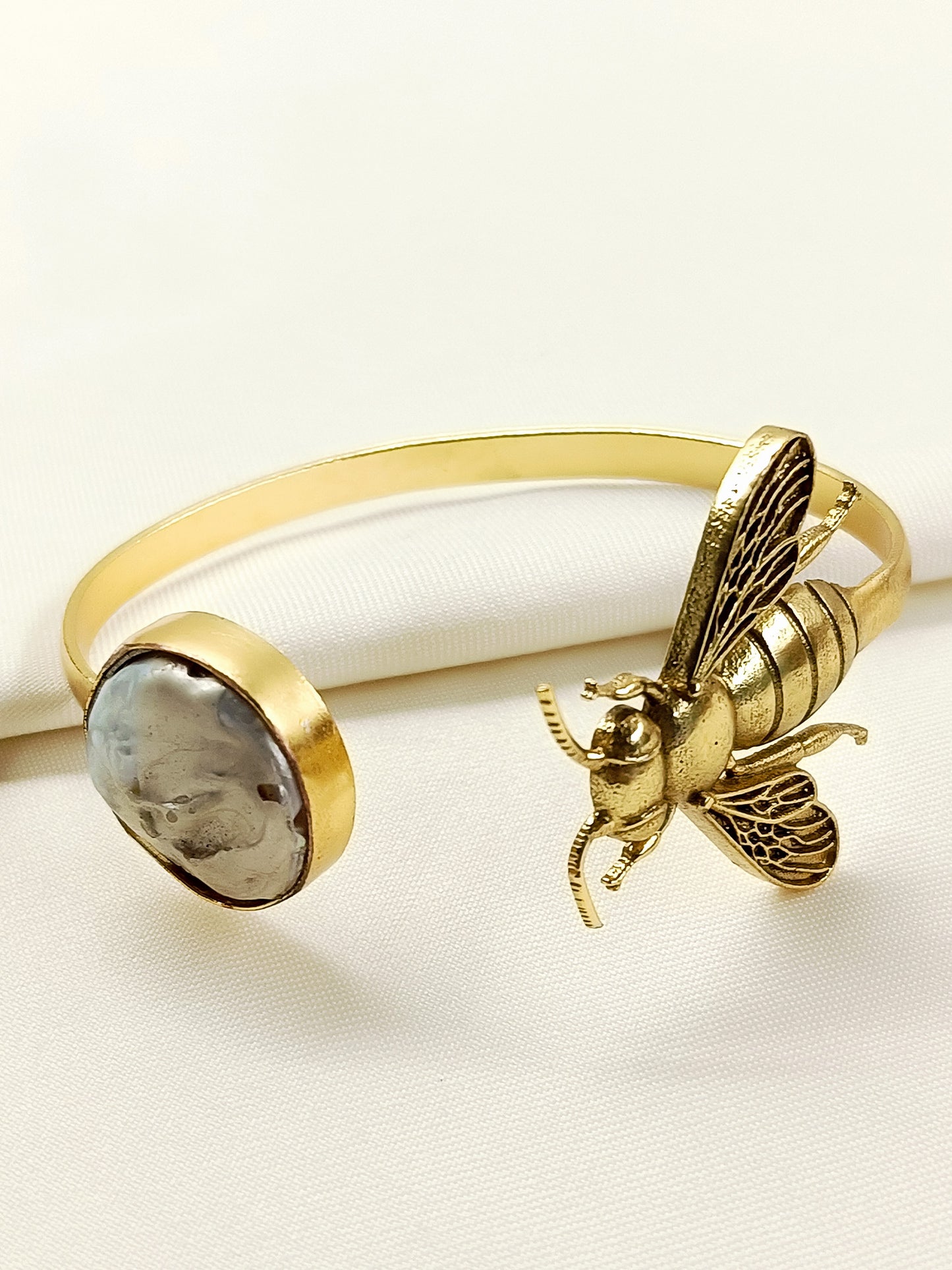 Sourya Apis Baroque Pearl Bee Men's Bracelet
