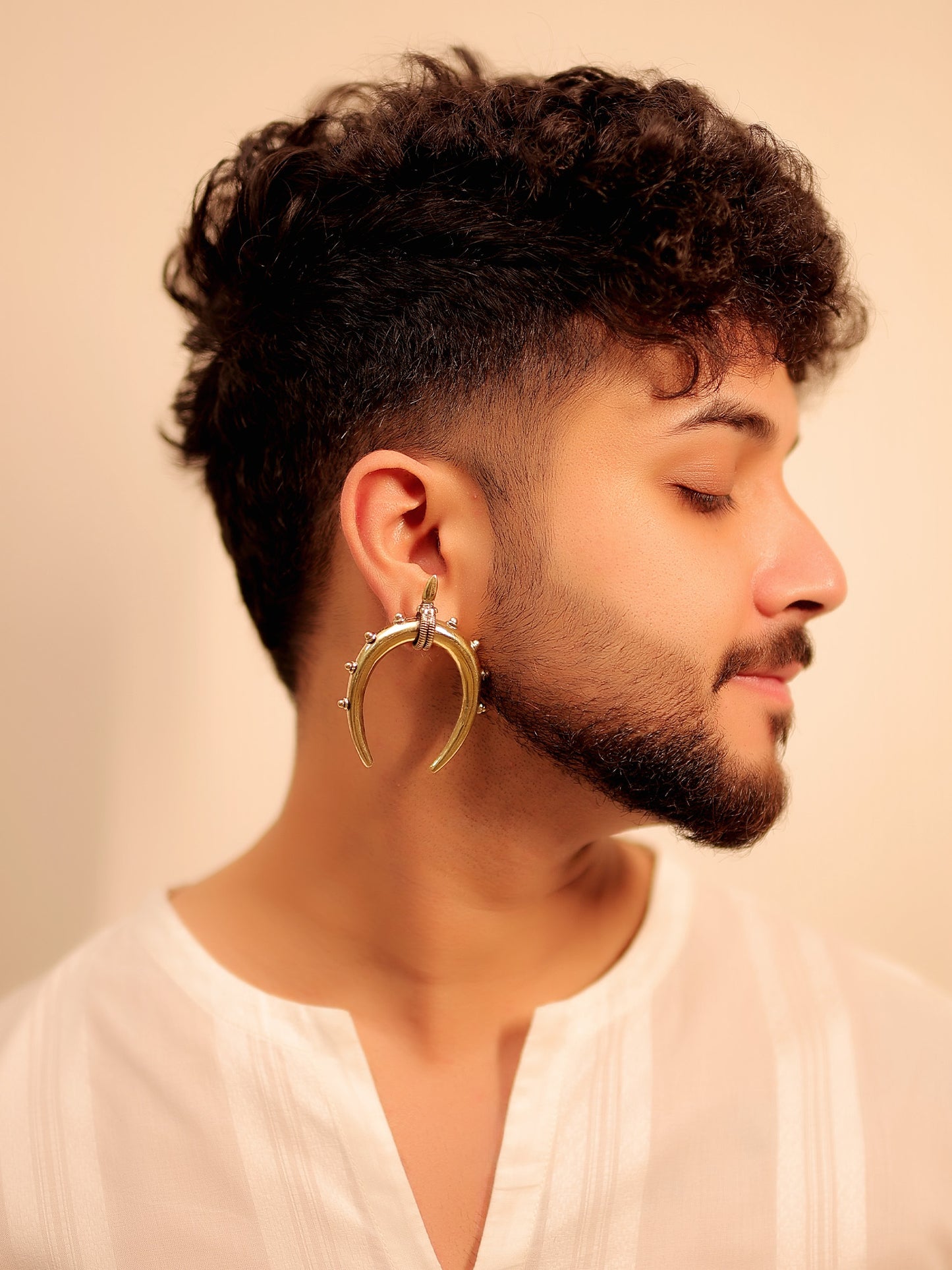 Eshaanth Golden Men's Earring