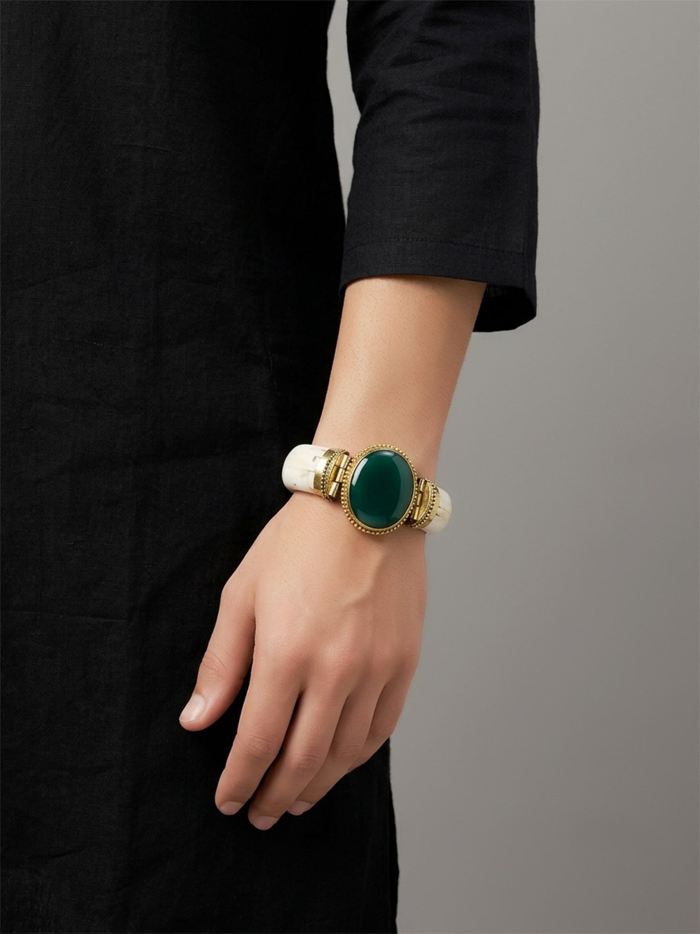 Vrnav Men’s Royal Green Onyx Stone Tribal Bone Bracelet