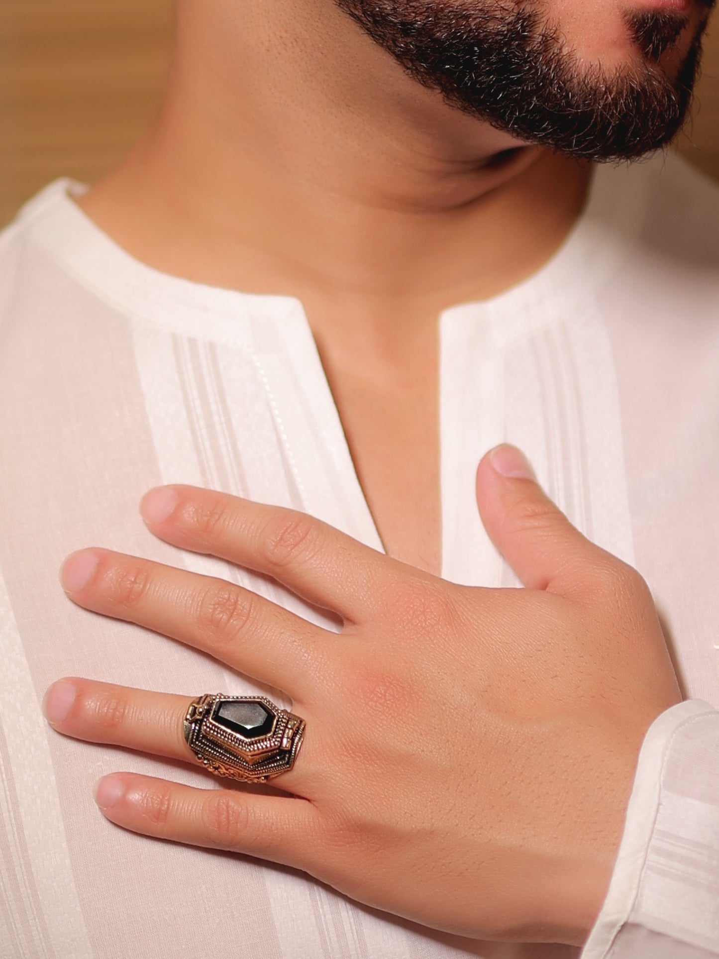 Maral Maroon Men's Finger Ring