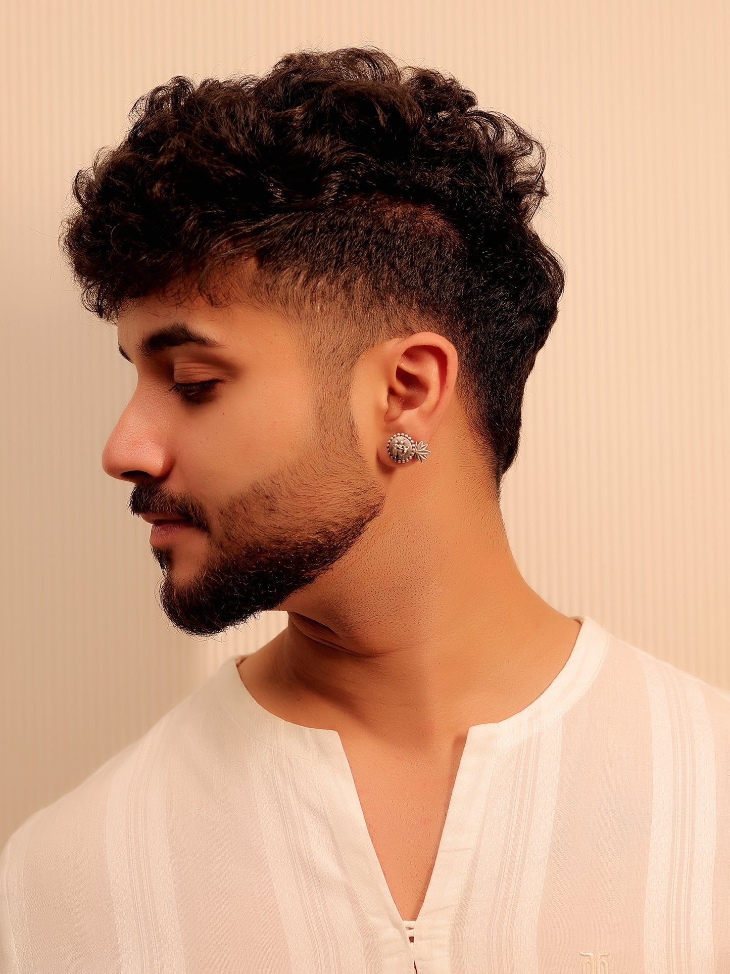 Hitesh Plain Men's Earring With Stud