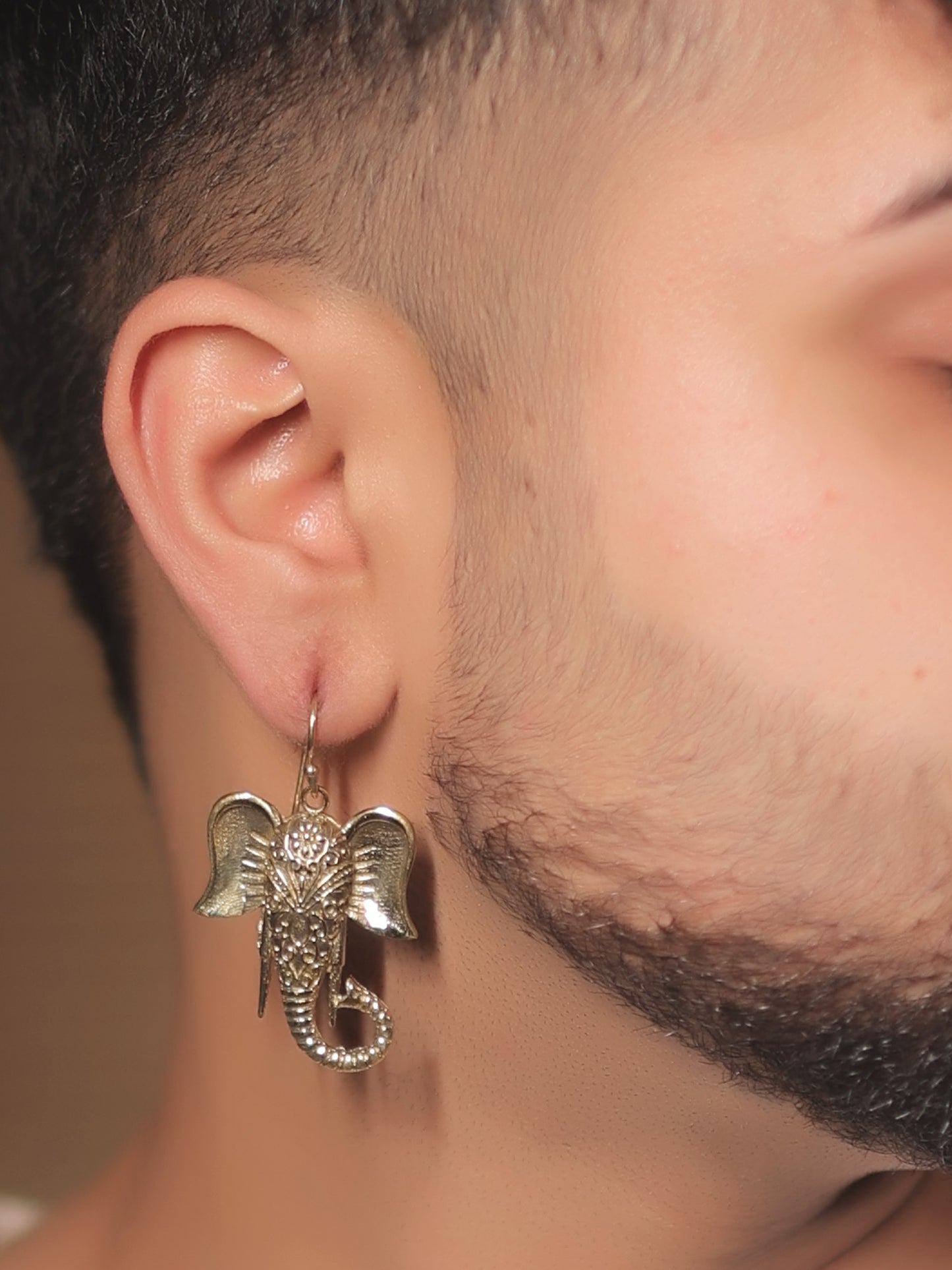 Vaishvi Golden Men's Earrings