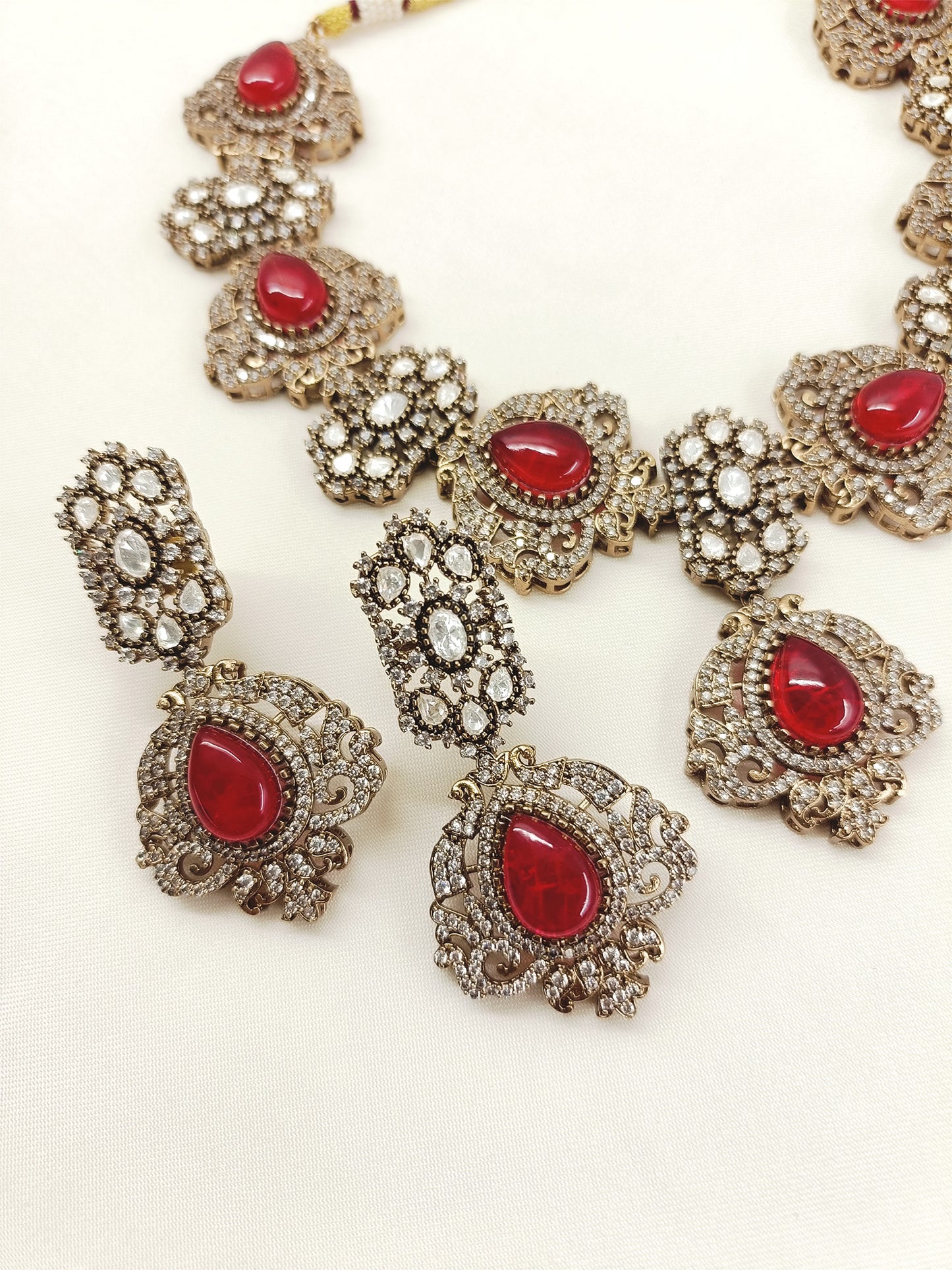 Aarna Red Victorian Necklace Set