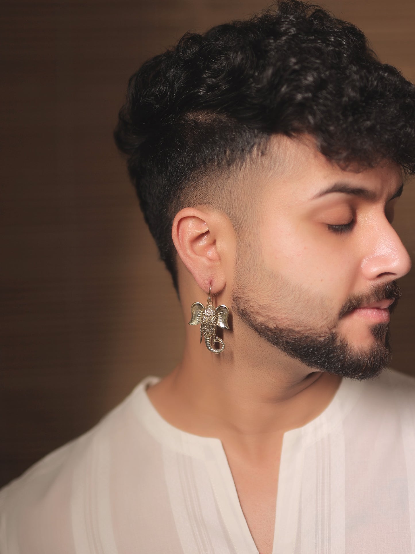 Vaishvi Golden Men's Earrings