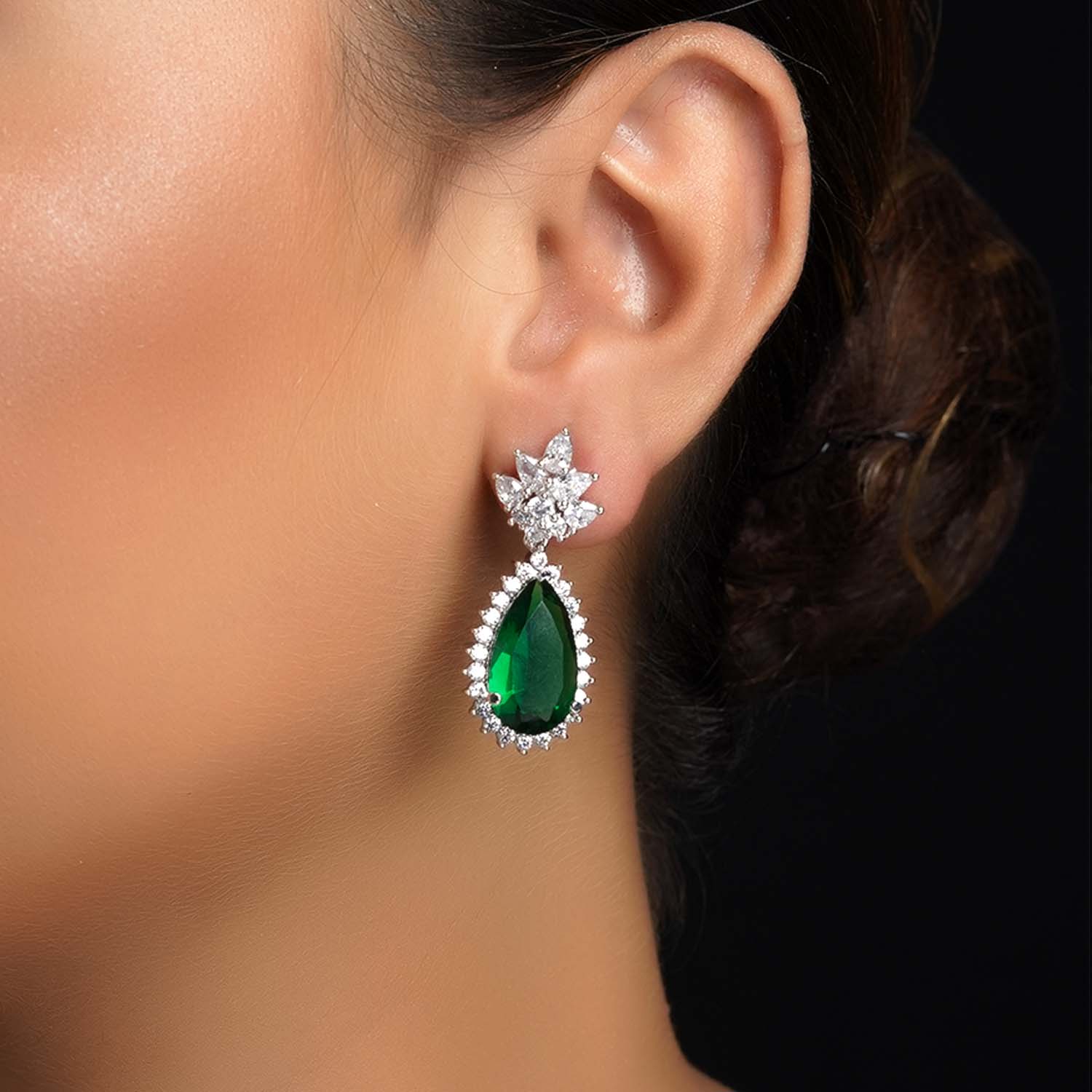 Emerald and Diamond Drop Earrings For Sale at 1stDibs