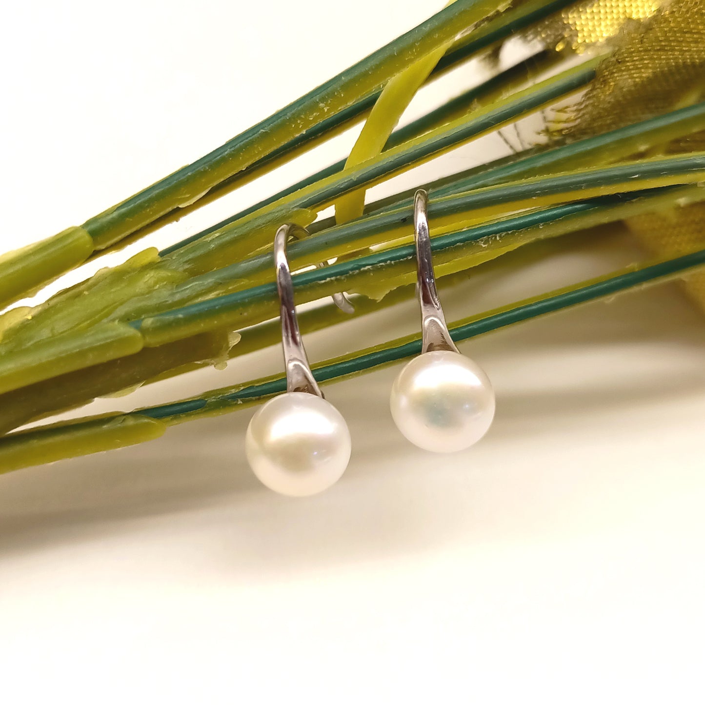 Tanishka Pearl White Silver Plated Bali