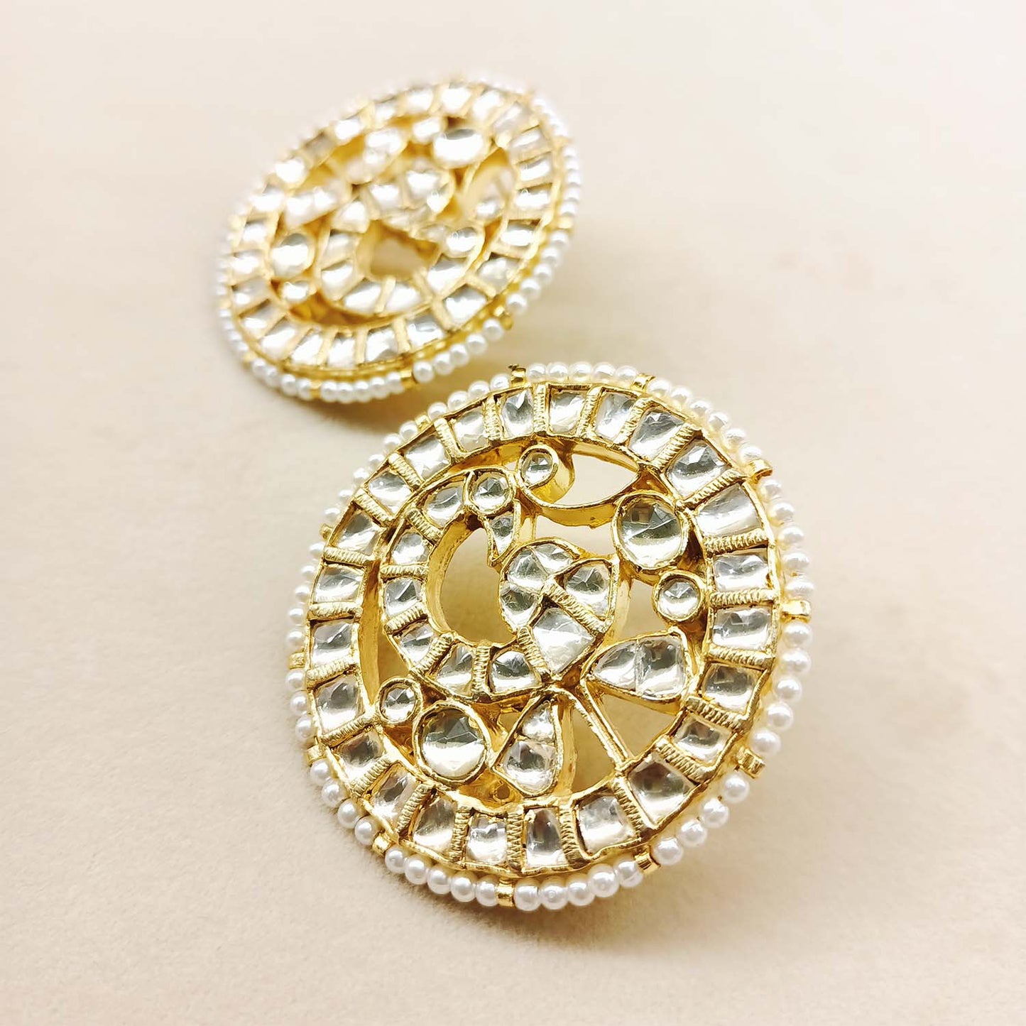 Aanchal Cream Beads Gold Plated Round Kundan Tops